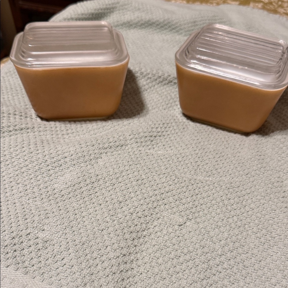 Vintage Pyrex refrigerator Storage Dishes with Clear Lids